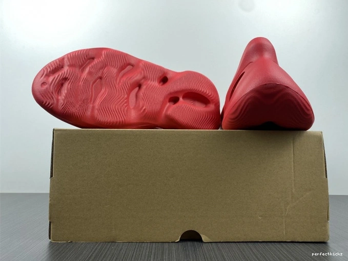 Yeezy Red Adidas Foam CW3355 0811